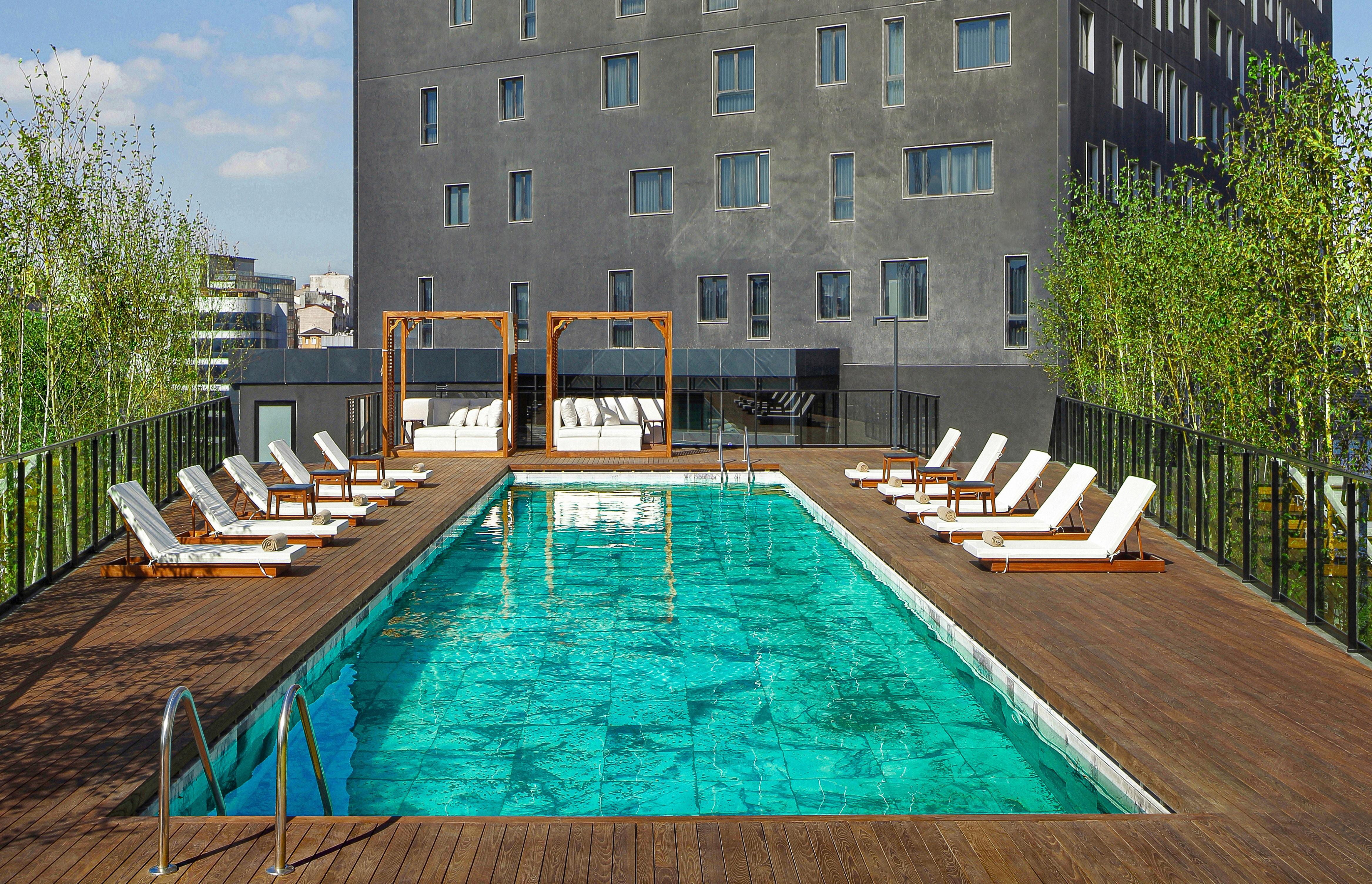 Wanda Vista Istanbul Istambul Exterior foto The hotel's rooftop pool