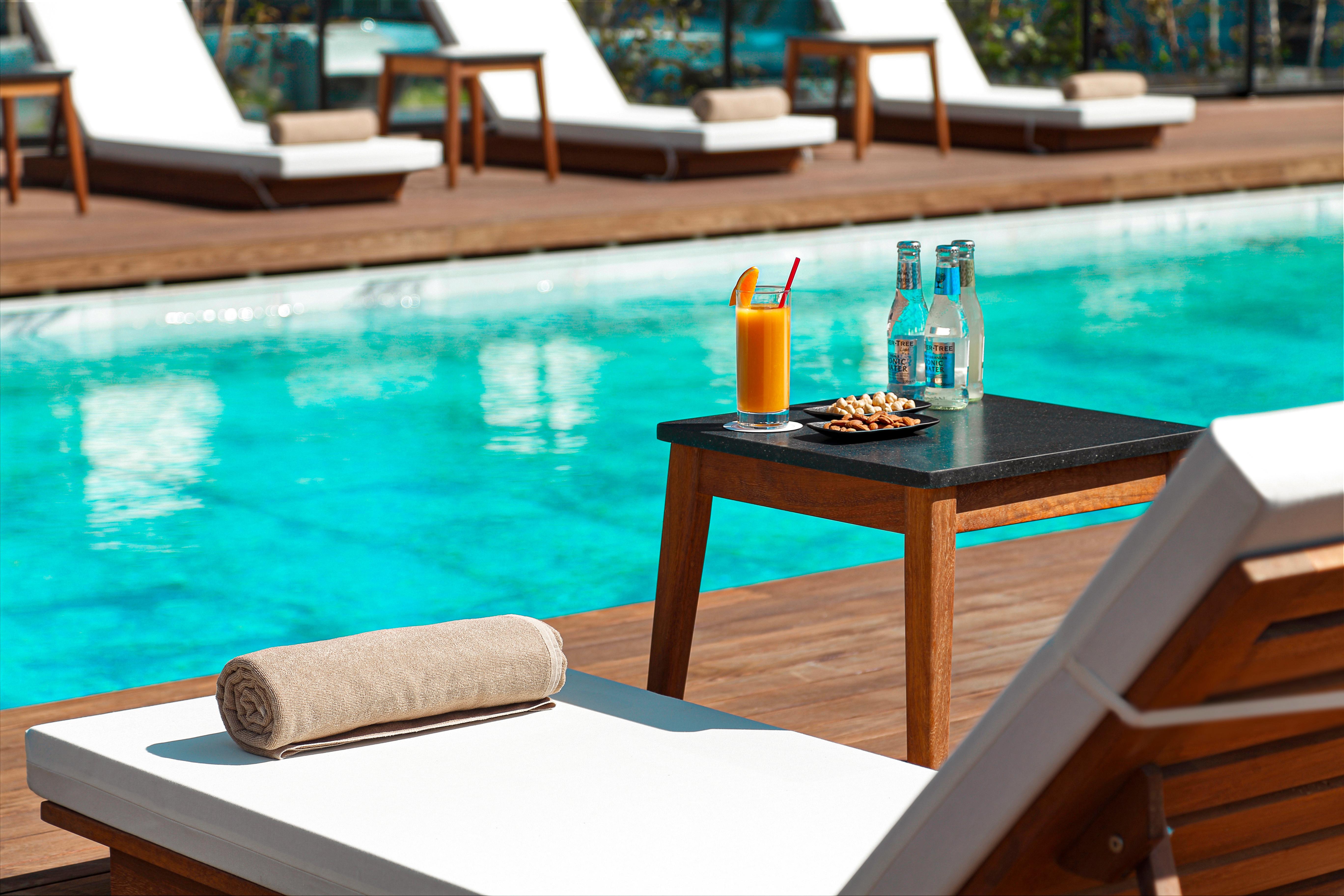 Wanda Vista Istanbul Istambul Exterior foto Pool at the hotel