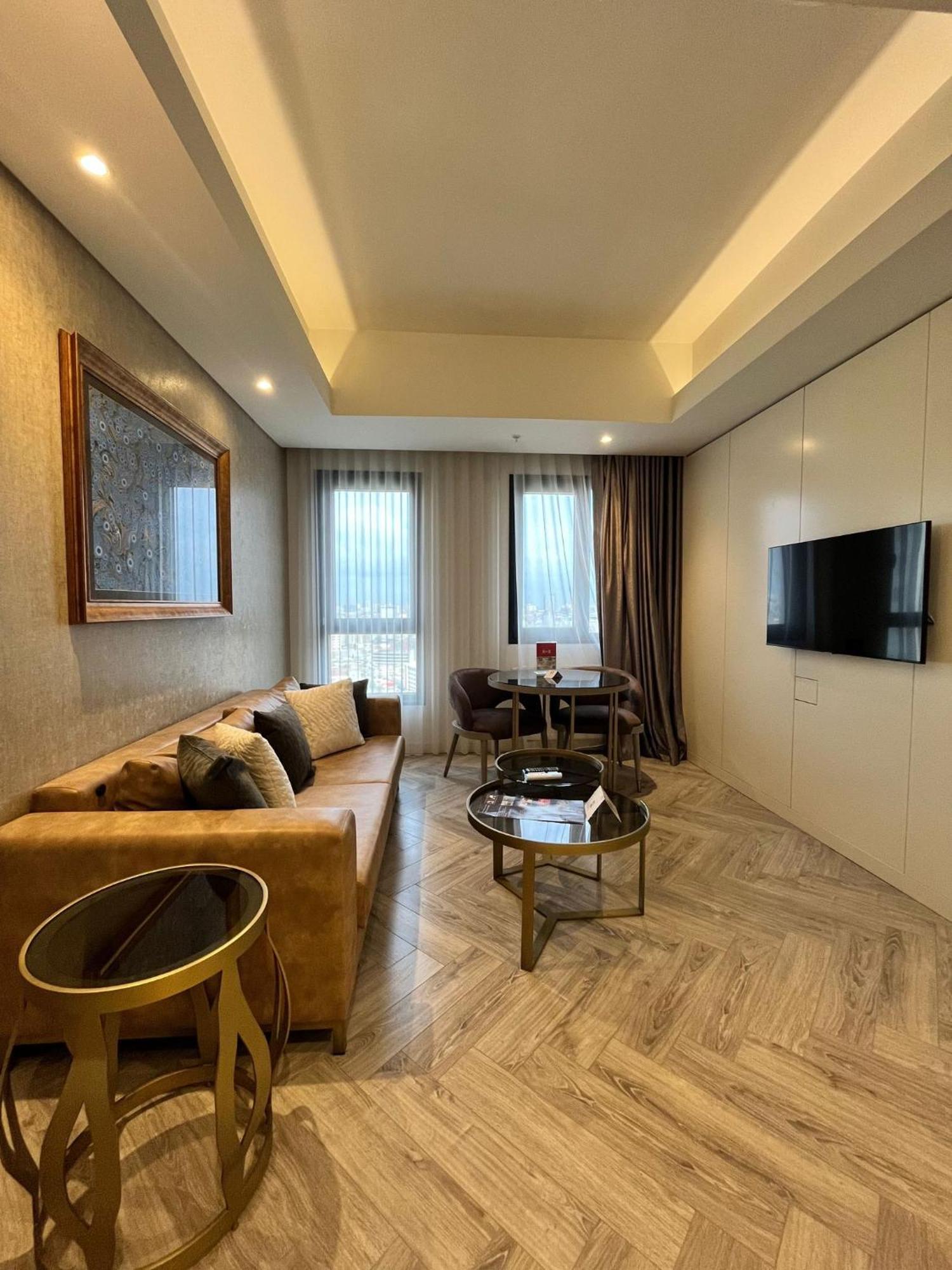 Wanda Vista Istanbul Istambul Exterior foto A living room in a 1-bedroom apartment at The Ritz-Carlton, Chengdu